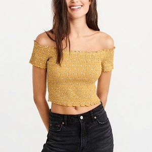 💛 Smocked / Stretchy yellow crop top 💛